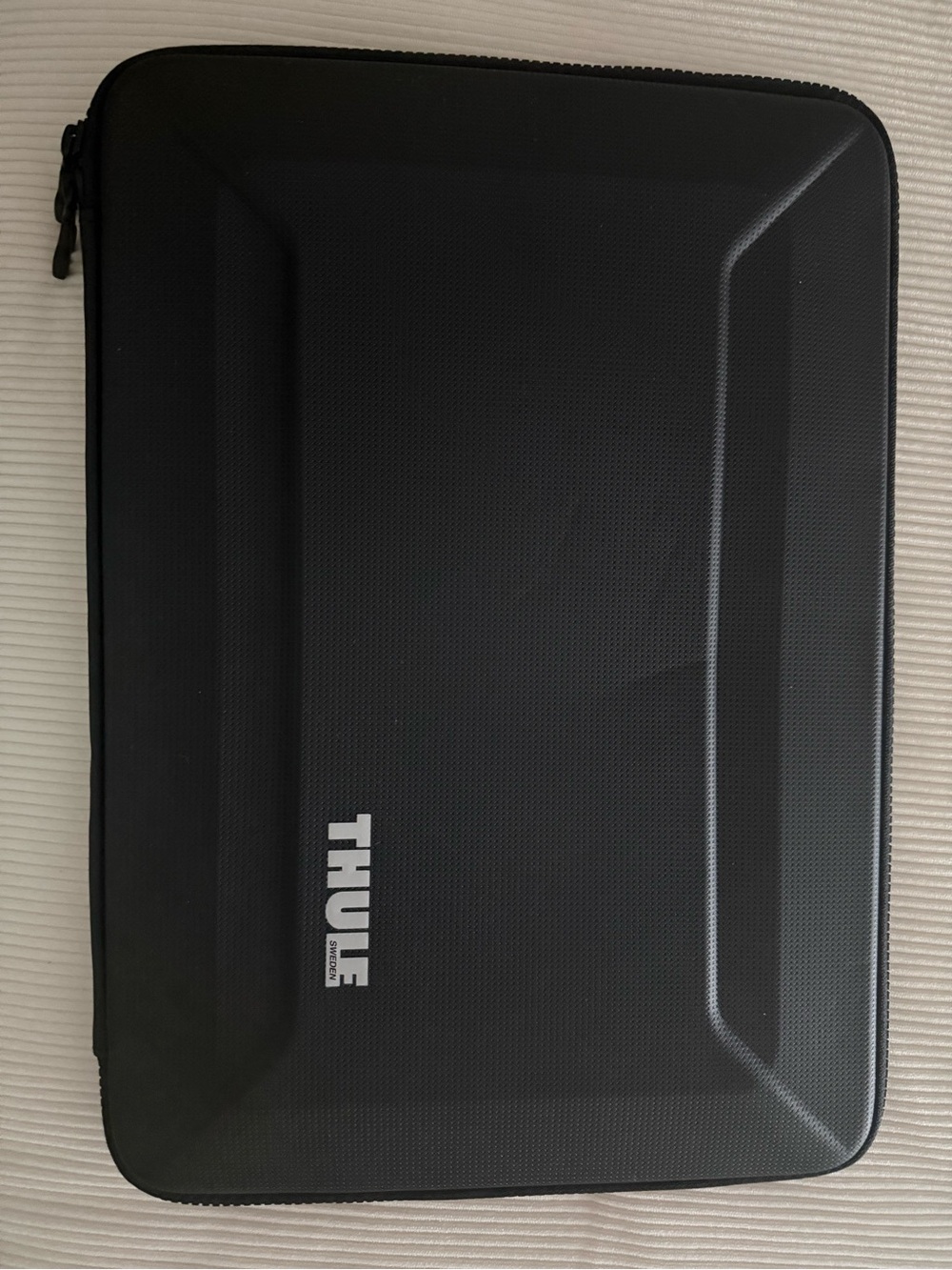 Thule Black Hard-Shell Tablet Sleeve with Zipper for 16 inch